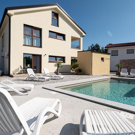 Apartments Kras 24 With Pool Сежана Екстериор снимка