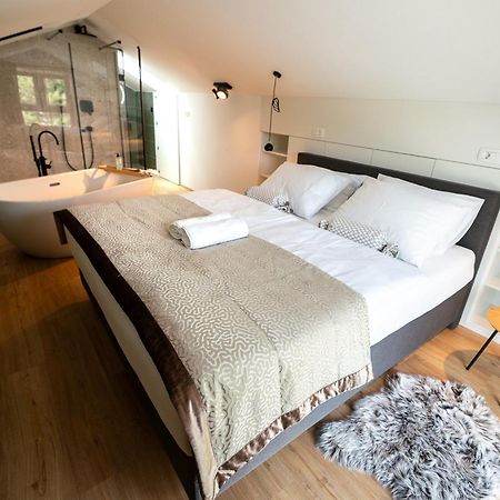 Apartments Kras 24 With Pool Сежана Екстериор снимка