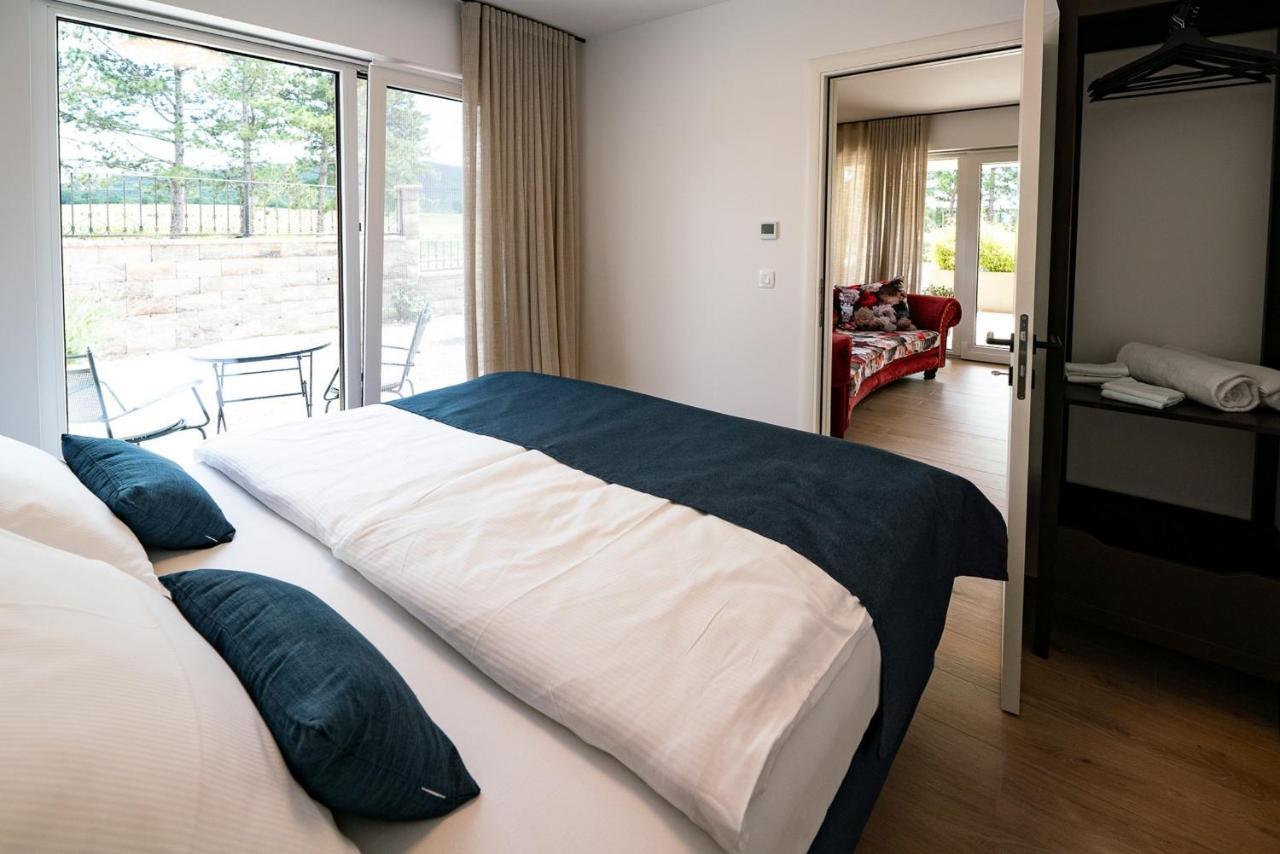 Apartments Kras 24 With Pool Сежана Екстериор снимка