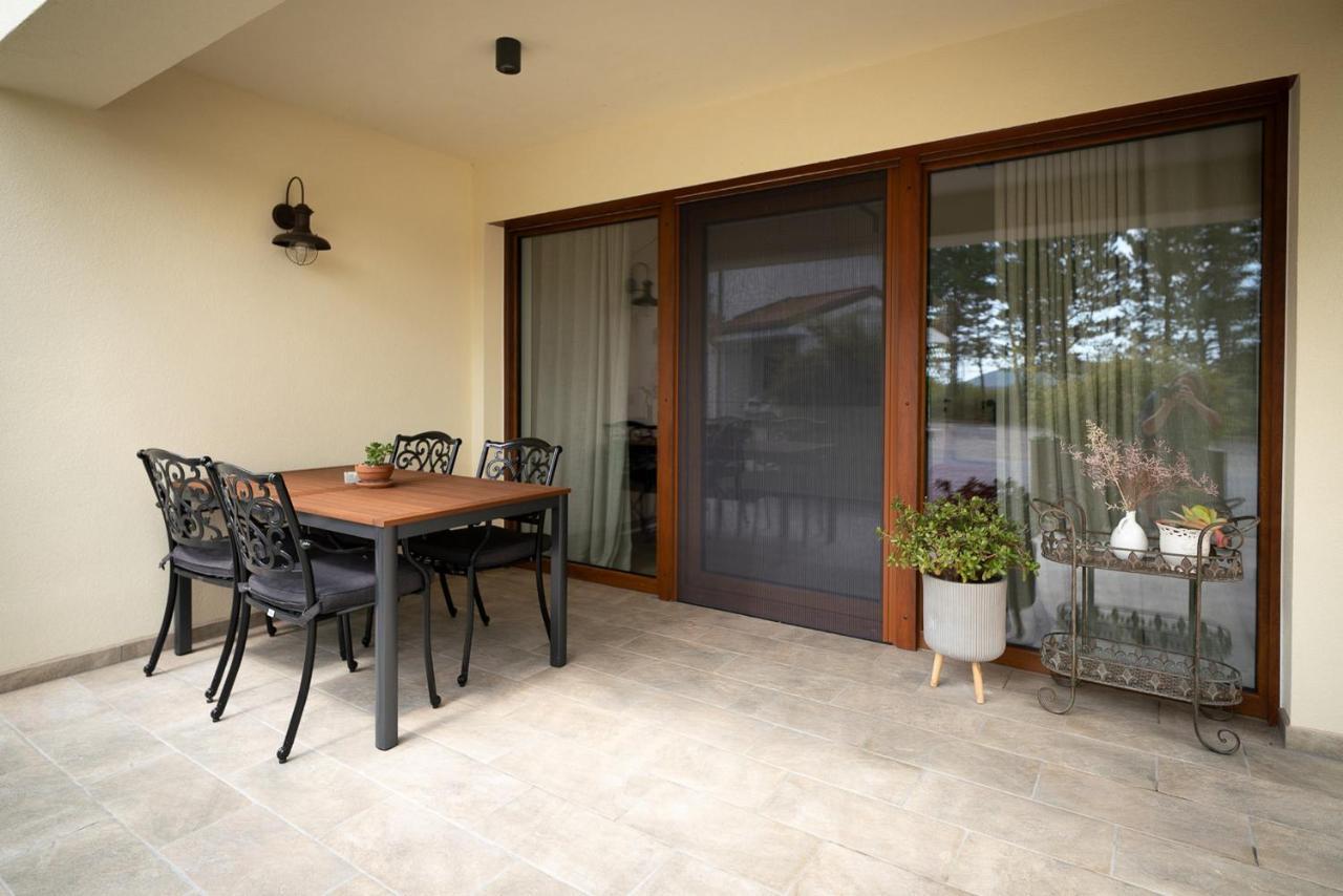 Apartments Kras 24 With Pool Сежана Екстериор снимка