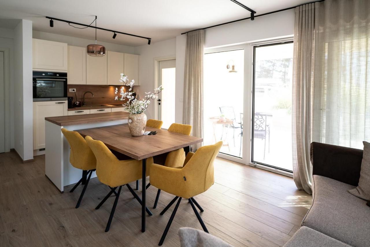 Apartments Kras 24 With Pool Сежана Екстериор снимка