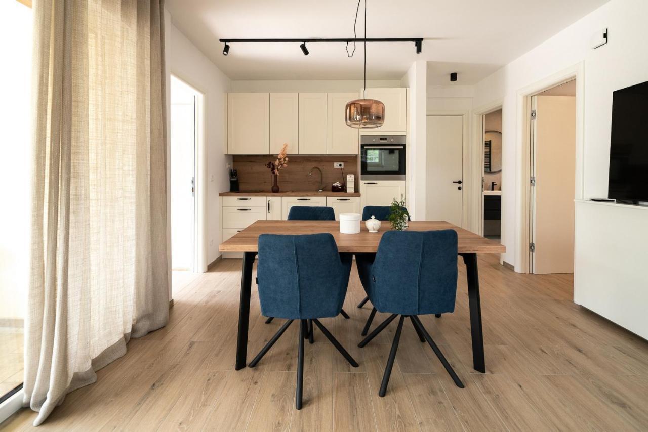 Apartments Kras 24 With Pool Сежана Екстериор снимка