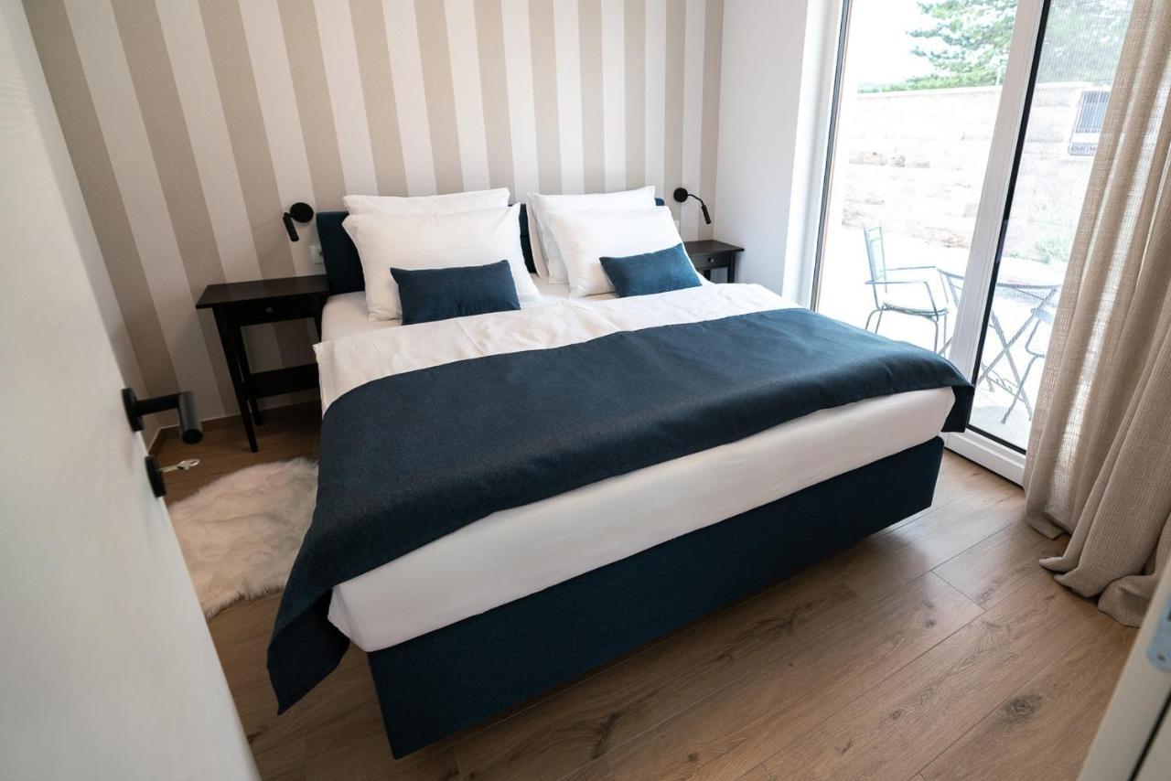 Apartments Kras 24 With Pool Сежана Екстериор снимка
