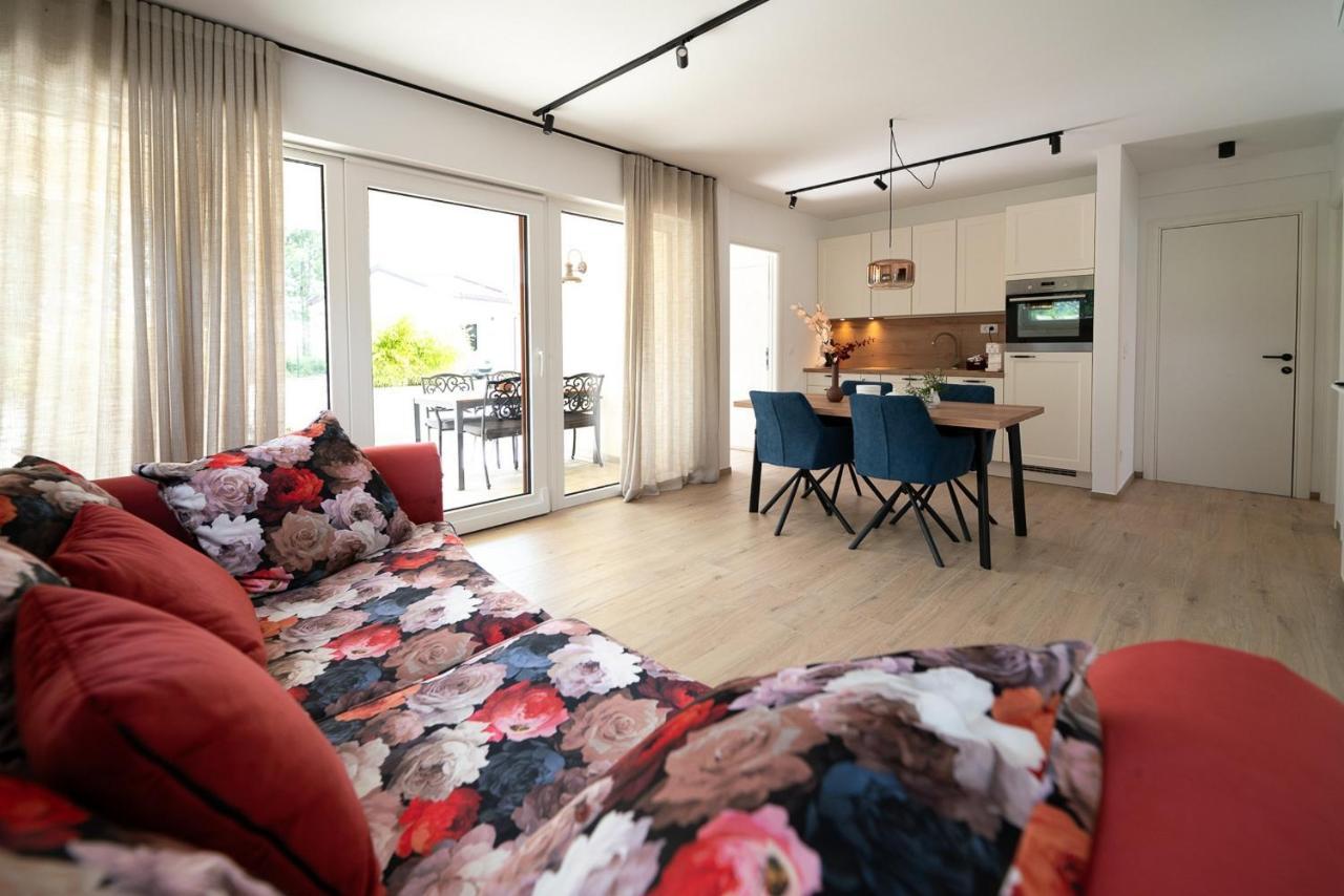 Apartments Kras 24 With Pool Сежана Екстериор снимка
