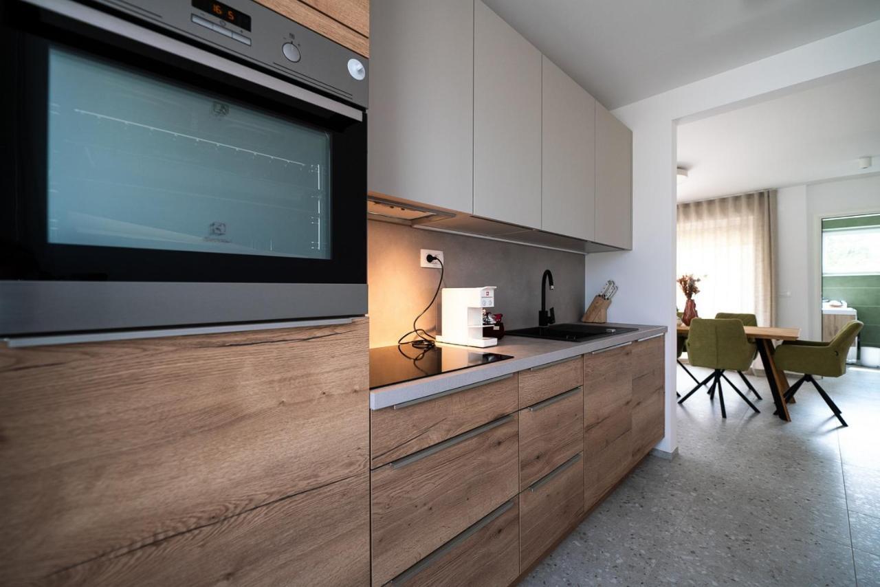 Apartments Kras 24 With Pool Сежана Екстериор снимка