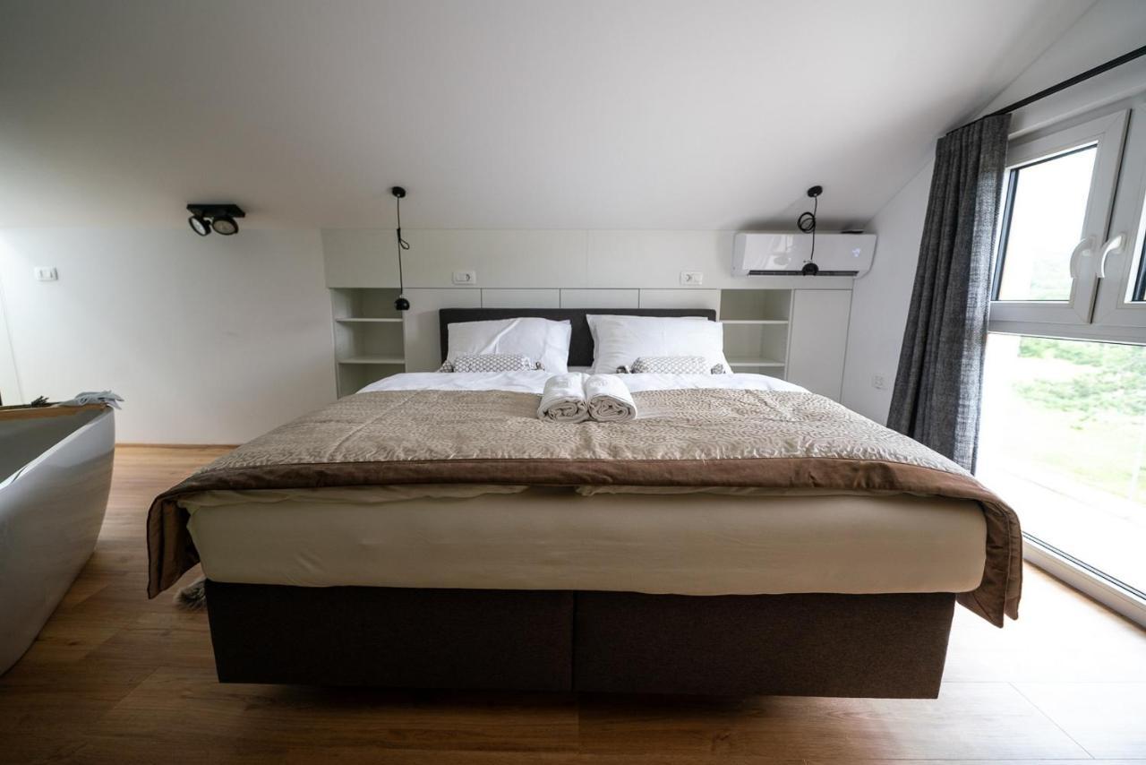 Apartments Kras 24 With Pool Сежана Екстериор снимка