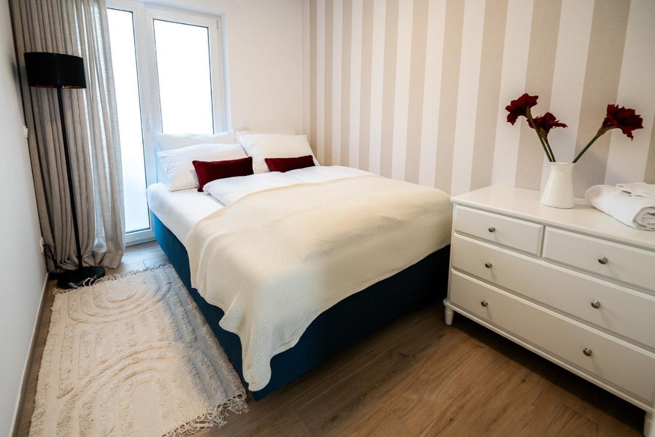 Apartments Kras 24 With Pool Сежана Екстериор снимка