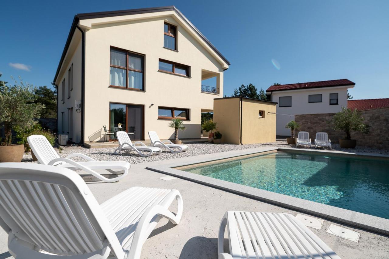 Apartments Kras 24 With Pool Сежана Екстериор снимка