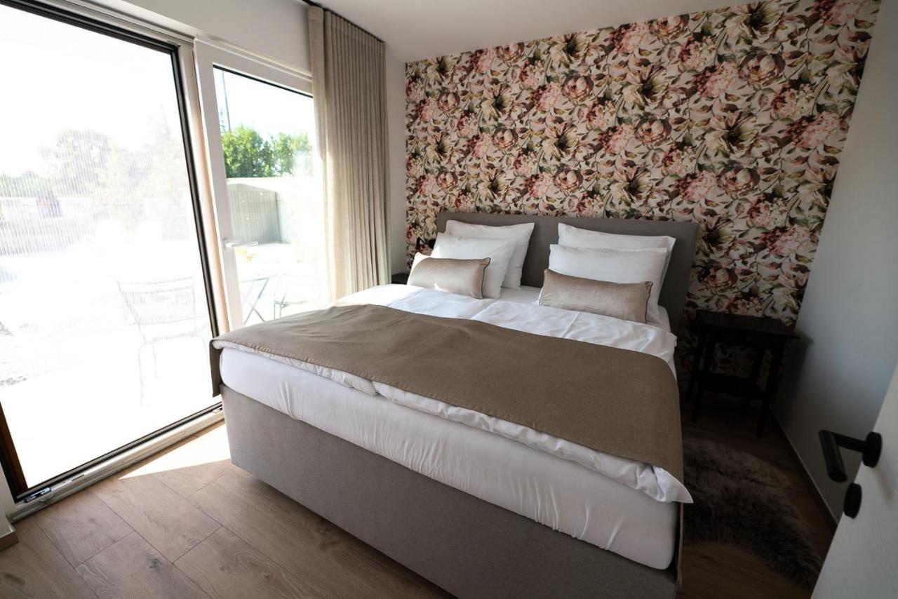Apartments Kras 24 With Pool Сежана Екстериор снимка