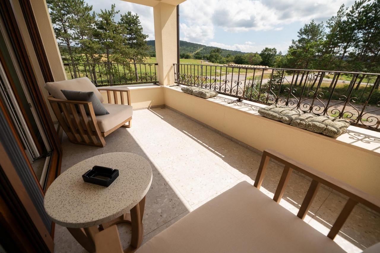 Apartments Kras 24 With Pool Сежана Екстериор снимка