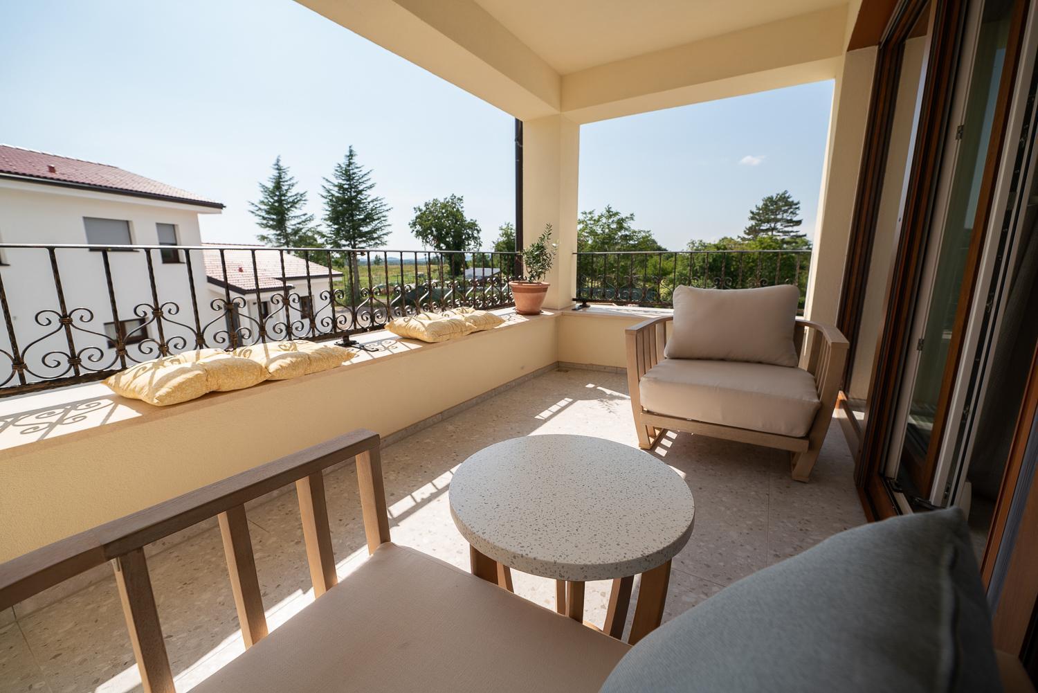 Apartments Kras 24 With Pool Сежана Екстериор снимка