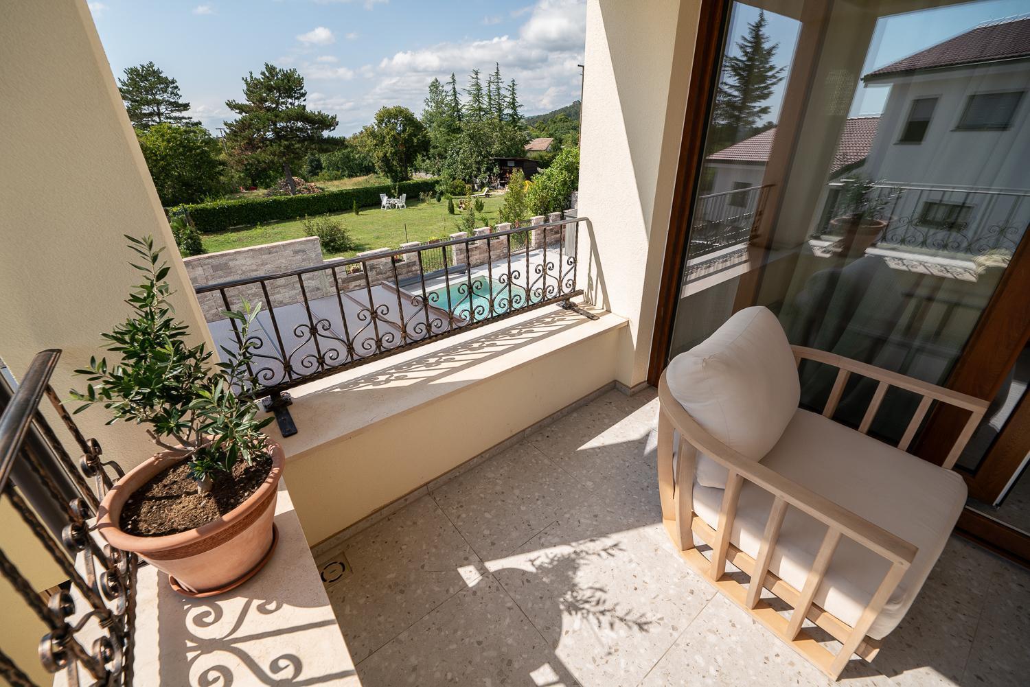 Apartments Kras 24 With Pool Сежана Екстериор снимка