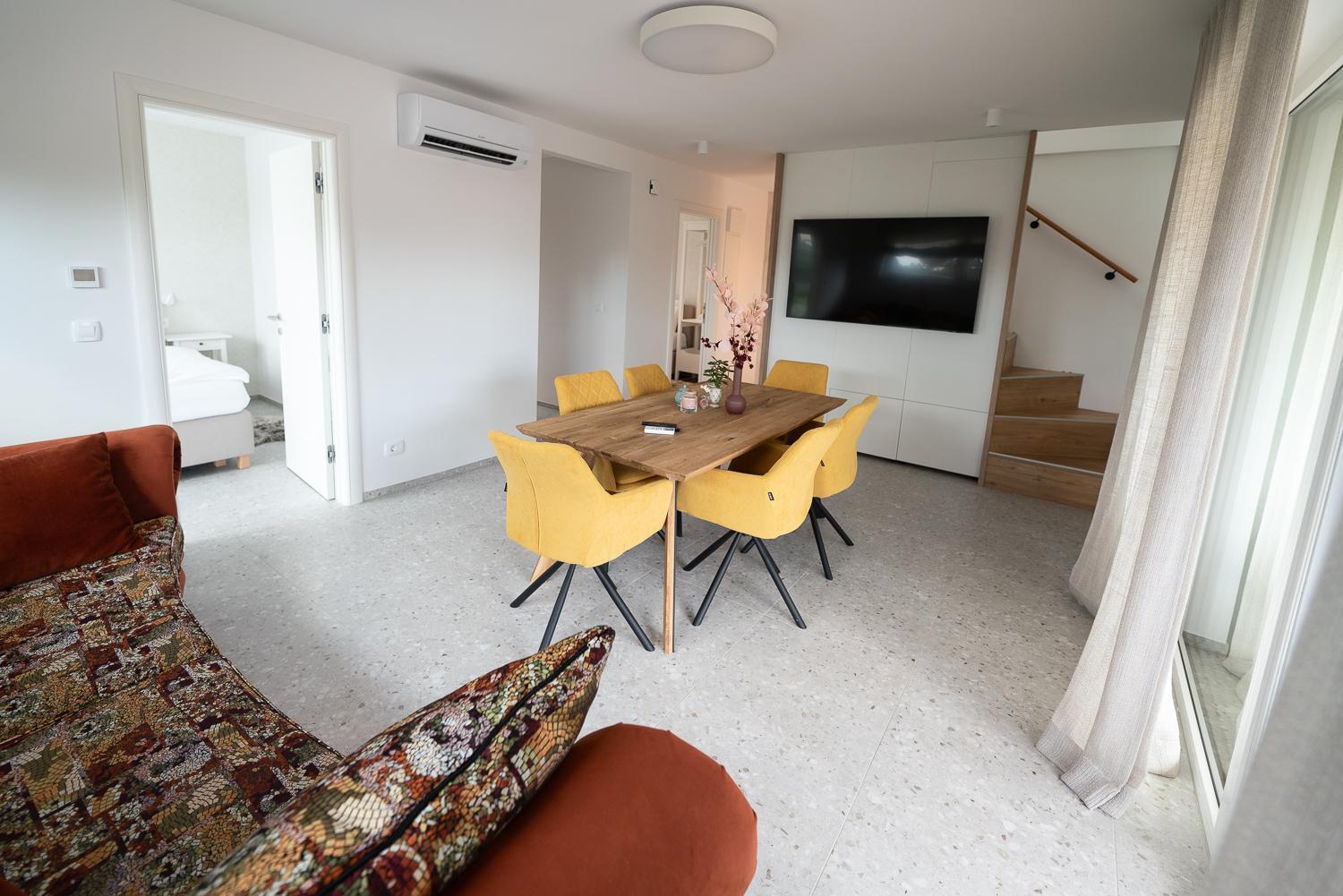 Apartments Kras 24 With Pool Сежана Екстериор снимка
